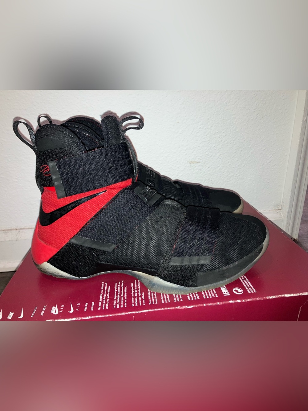 LeBron Solider 10 basketball shoes size 10.5